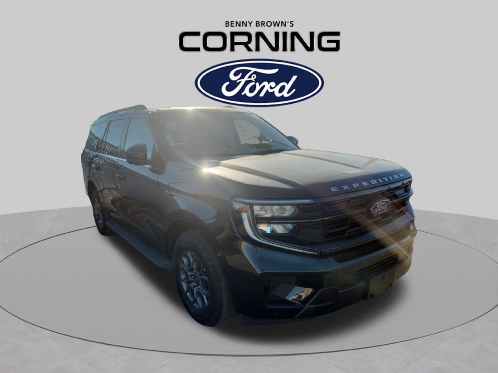 Used 2025 Ford Expedition Active AWD/4WD image 3