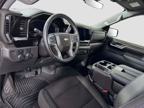 Used 2023 Chevrolet Silverado 1500 LT AWD/4WD image 3