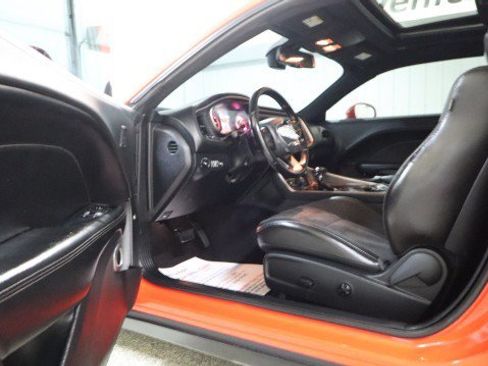 Used 2016 Dodge Challenger SRT RWD image 9