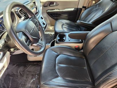 Used 2022 Chrysler Pacifica Touring-L