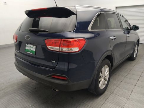 Used 2017 Kia Sorento AWD image 9
