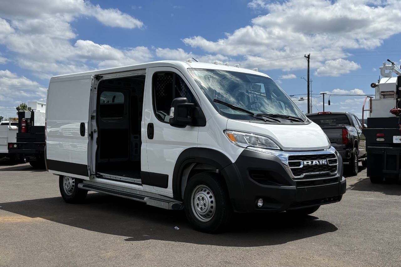 Used 2025 RAM ProMaster 2500 w/ U-Haul Equipment Group FWD image 12