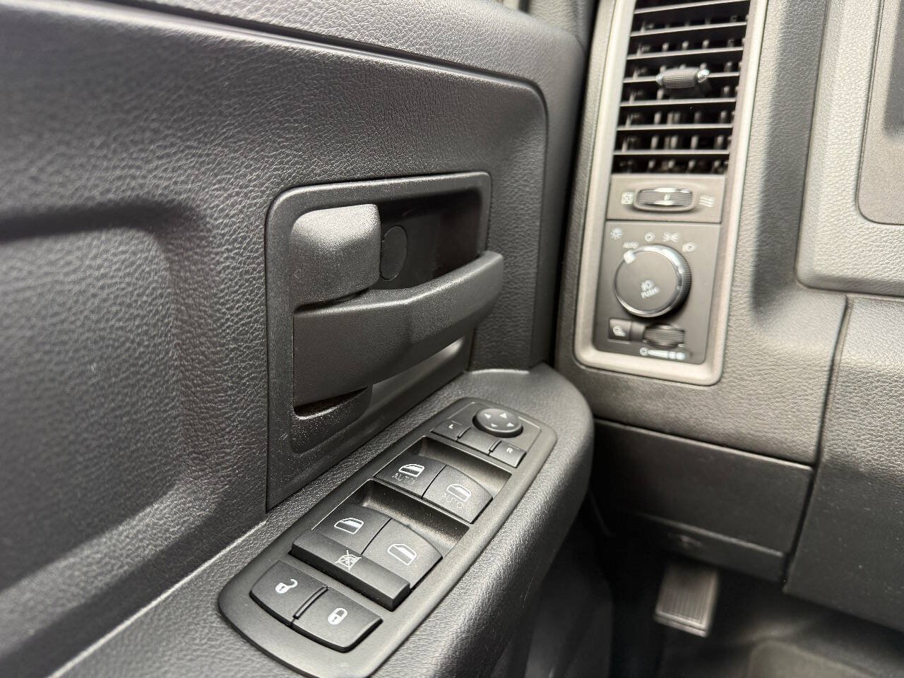 Used 2014 RAM 1500 Express AWD/4WD image 19