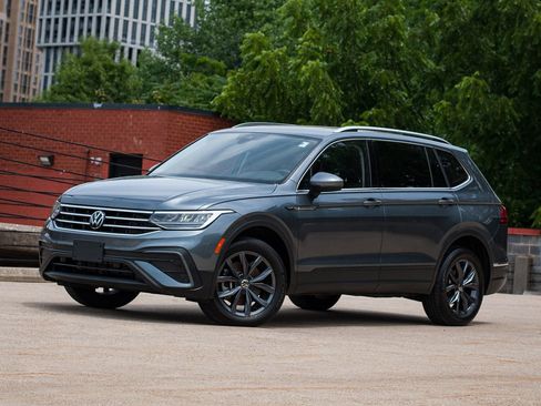 Certified 2023 Volkswagen Tiguan SE AWD/4WD image 1