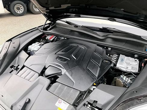 Certified 2024 Porsche Cayenne Coupe AWD/4WD image 24