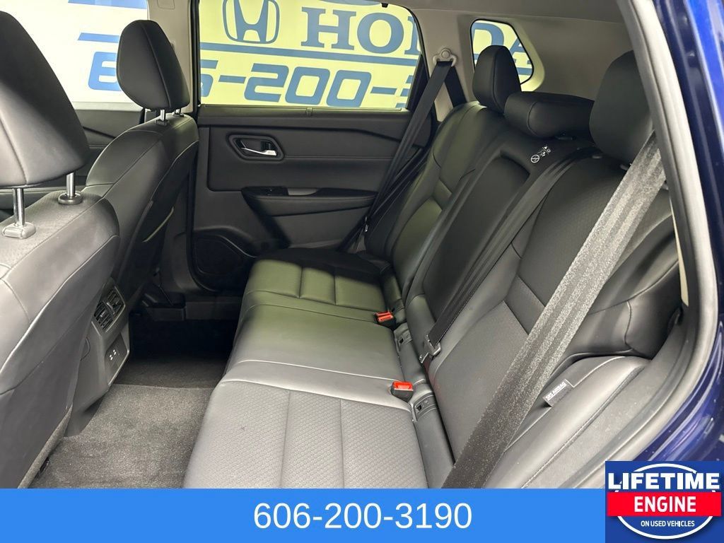 Used 2024 Nissan Rogue SV w/ SV Premium Package AWD/4WD image 18