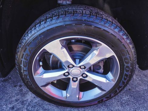 Used 2022 Jeep Grand Cherokee L Limited image 8