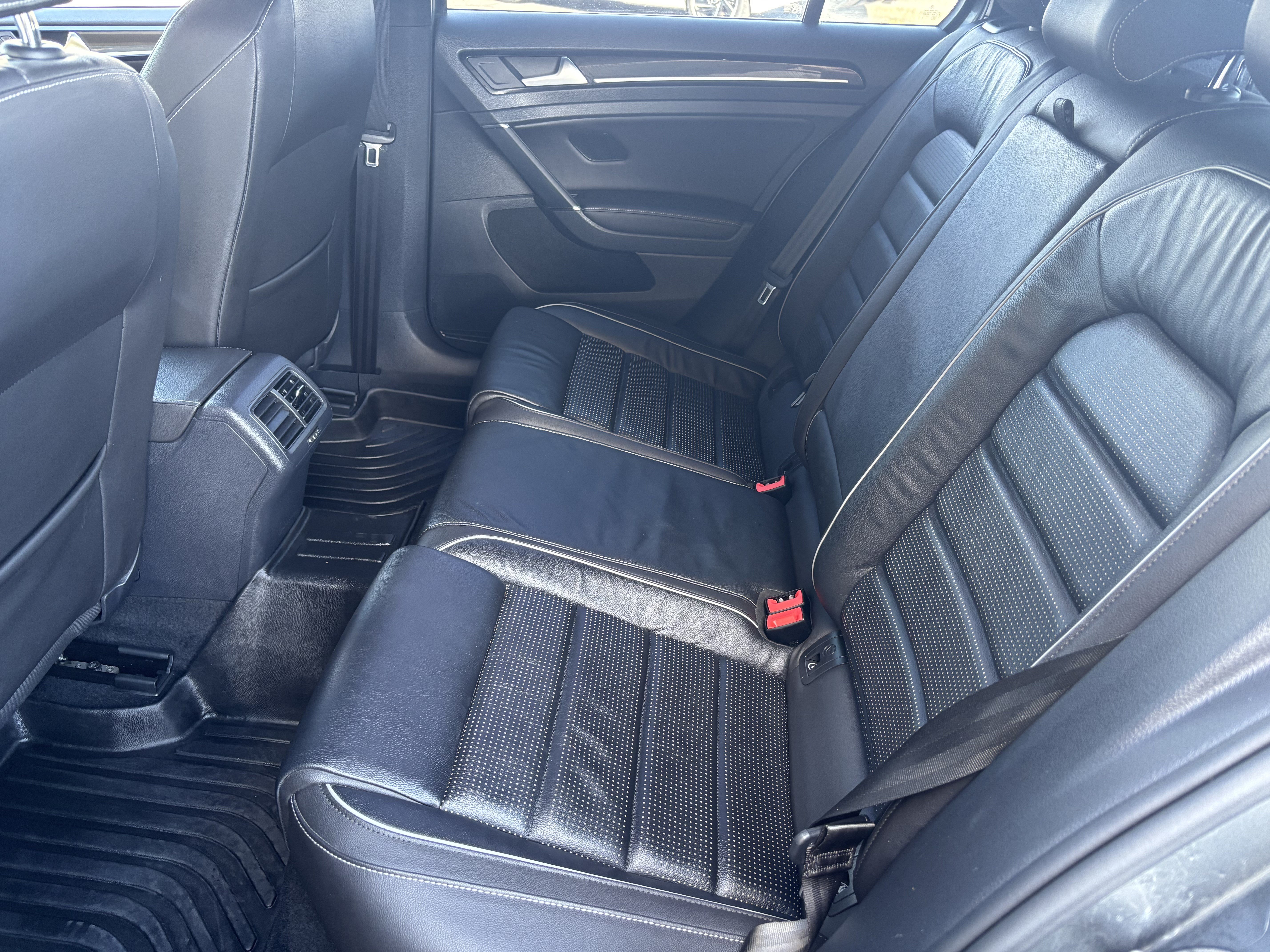Used 2018 Volkswagen Golf R 4-Door AWD/4WD image 23