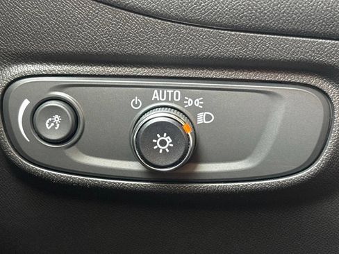 Used 2023 Chevrolet Equinox RS FWD image 9
