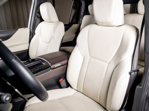 Used 2024 Lexus LX 600 4WD w/ Appearance Package image 4