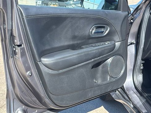Used 2018 Honda HR-V EX-L image 9