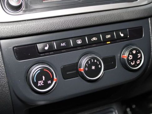 Used 2016 Volkswagen Tiguan S image 18