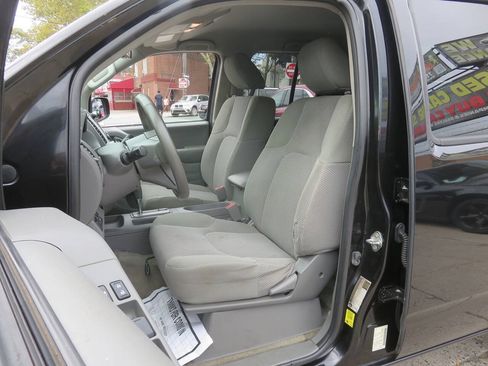 Used 2018 Nissan Frontier SV w/ Value Truck Package AWD/4WD image 11