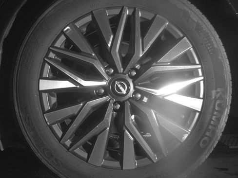 Used 2025 Nissan Altima 2.5 SV FWD image 14