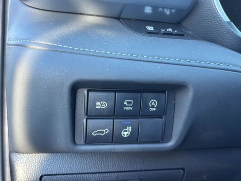 Used 2024 Toyota Highlander Limited image 8