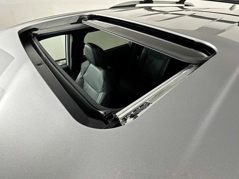 Used 2025 Toyota Sienna Platinum image 20