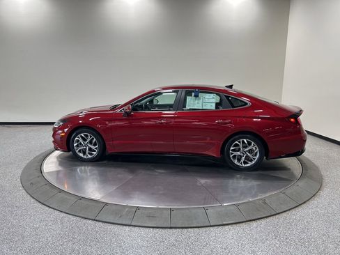 Used 2023 Hyundai Sonata SEL w/ Convenience Package FWD image 10