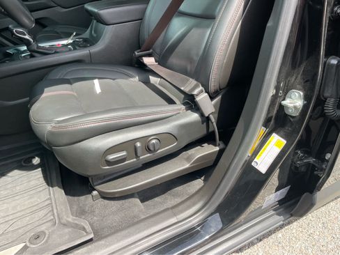 Used 2023 Chevrolet Traverse RS FWD image 13