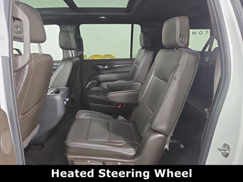 Used 2022 GMC Yukon XL Denali w/ Denali Premium Package image 12