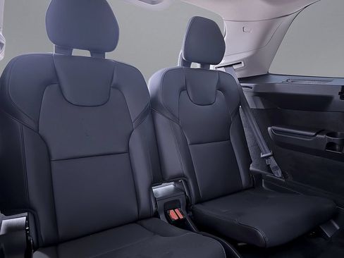Certified 2025 Volvo XC90 B5 Core AWD/4WD image 20