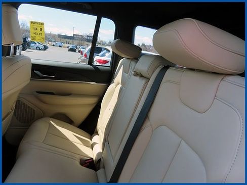 Used 2023 Jeep Grand Cherokee Limited image 10