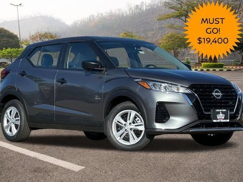 Certified 2025 Nissan Kicks Play S FWD image 1
