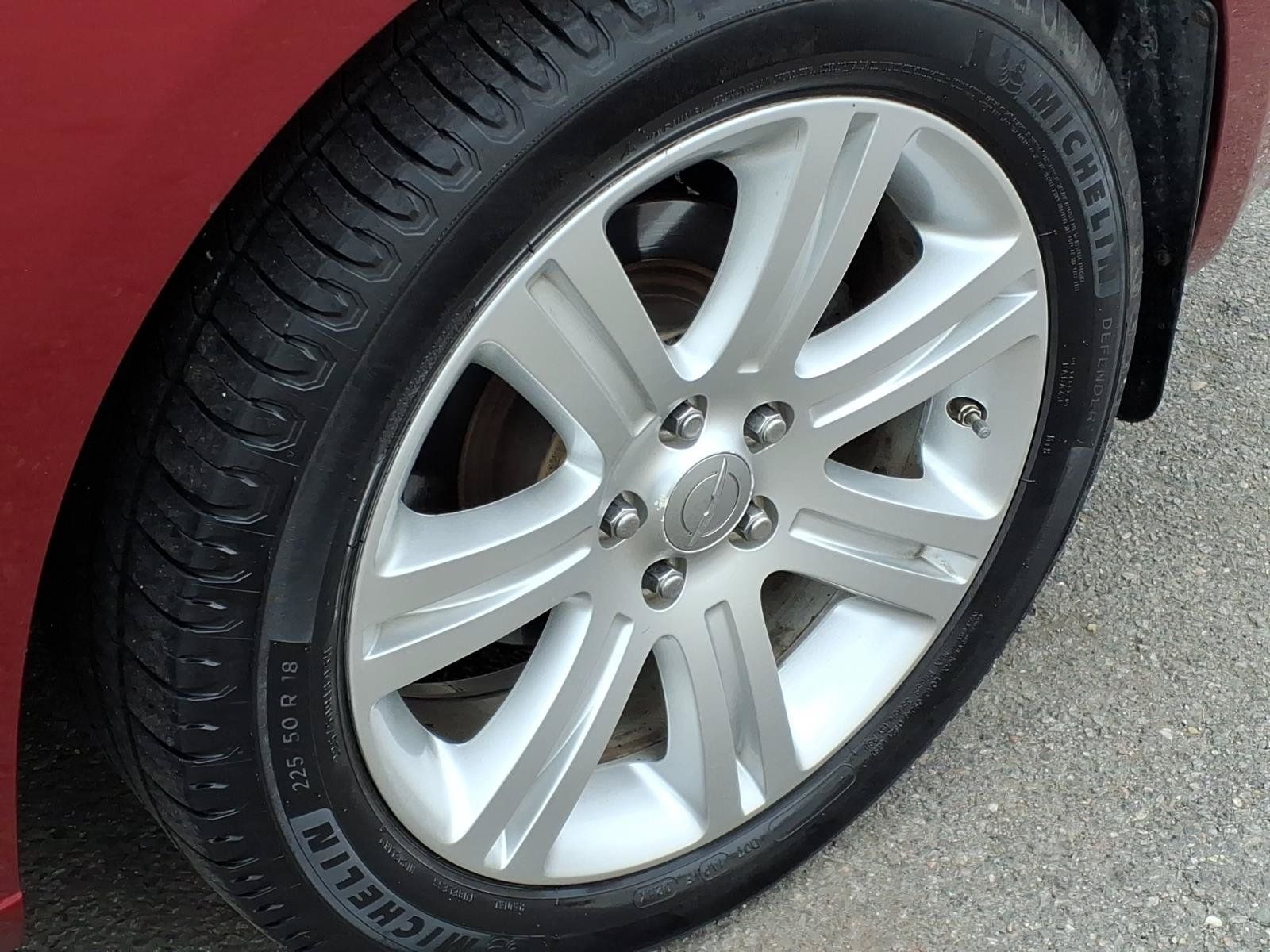 Used 2012 Chrysler 200 Touring FWD image 11
