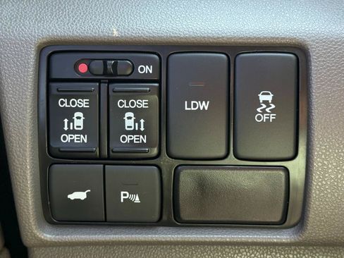 Used 2015 Honda Odyssey Touring image 16