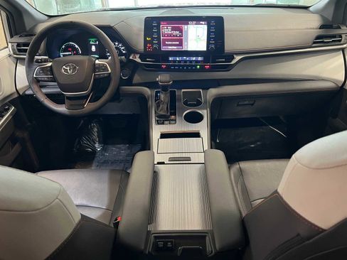 Certified 2024 Toyota Sienna XSE image 8