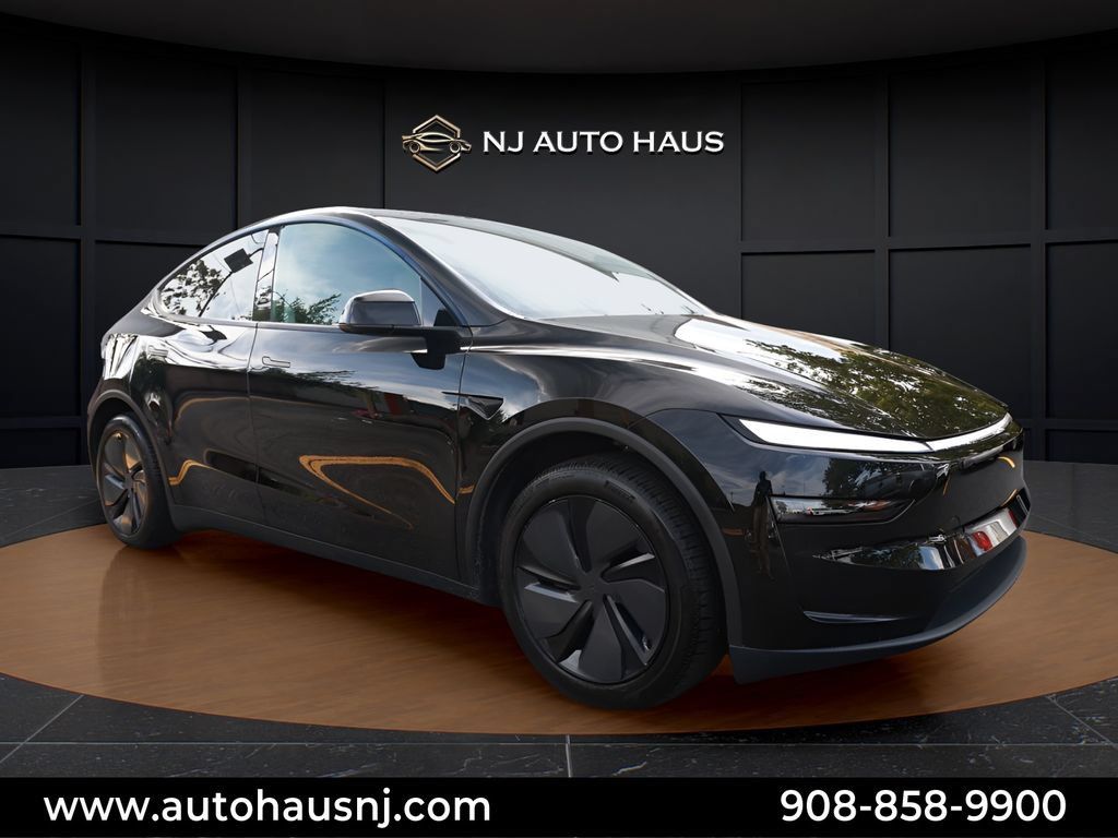 Used 2026 Tesla Model Y Long Range RWD image 1
