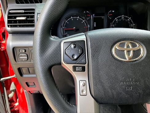 Used 2022 Toyota 4Runner SR5 AWD/4WD image 10