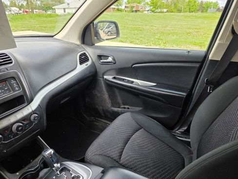 Used 2019 Dodge Journey SE w/ Connectivity Group FWD image 22