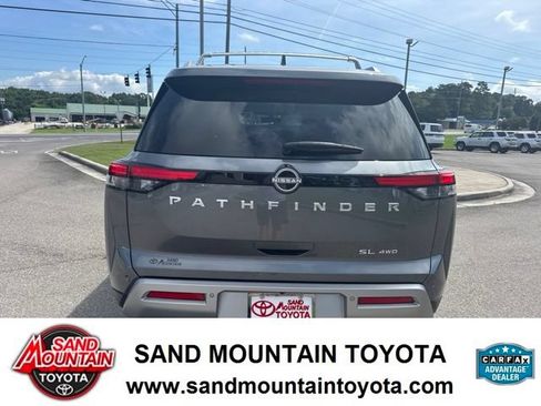 Used 2025 Nissan Pathfinder SL AWD/4WD image 4