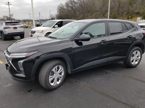 Used 2024 Chevrolet Trax LS FWD image 3