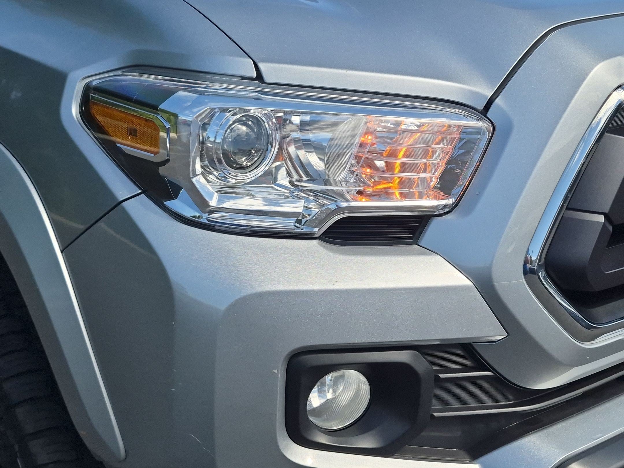 Used 2022 Toyota Tacoma SR5 w/ Technology Package AWD/4WD image 11