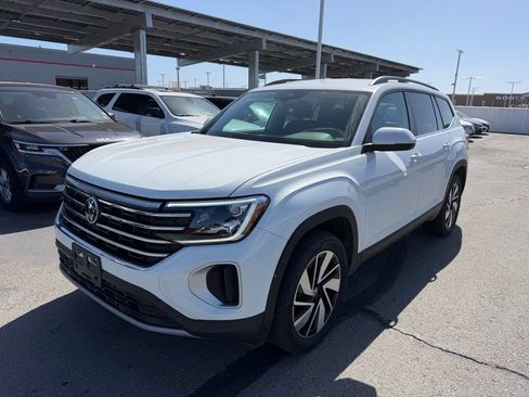 Used 2025 Volkswagen Atlas SE FWD image 1