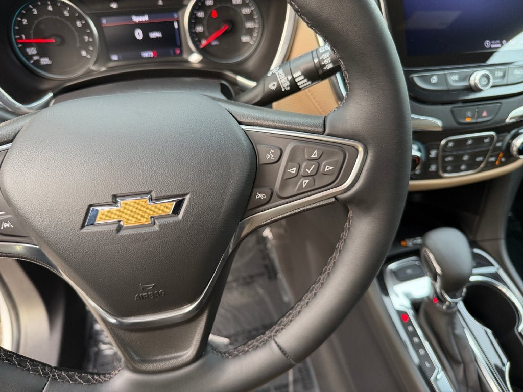 Used 2023 Chevrolet Equinox Premier AWD/4WD image 17