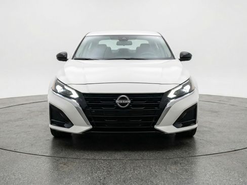Used 2025 Nissan Altima 2.5 SV image 2
