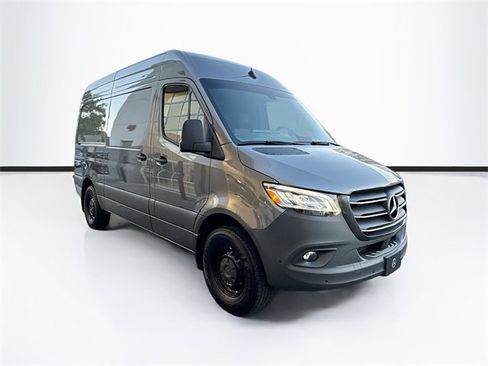 Used 2025 Mercedes-Benz Sprinter 2500 image 3
