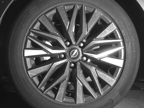 Used 2025 Nissan Altima 2.5 SV FWD image 12