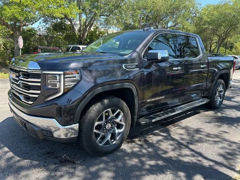 Used 2022 GMC Sierra 1500 SLT w/ SLT Convenience Package AWD/4WD image 2