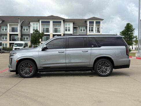 Used 2024 Cadillac Escalade ESV V w/ Heavy-Duty Trailer Package AWD/4WD image 4