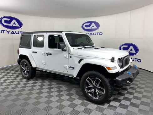 Used 2024 Jeep Wrangler Unlimited w/ Convenience Group AWD/4WD image 1