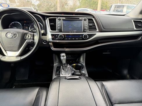 Used 2019 Toyota Highlander XLE image 15