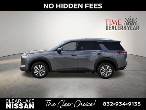 Used 2025 Nissan Pathfinder SL FWD image 4