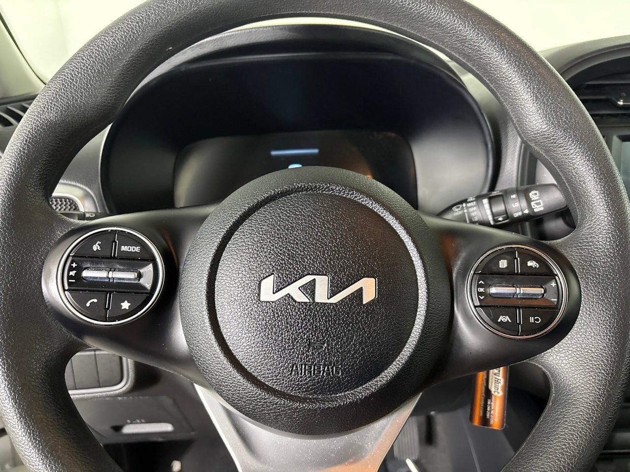 Used 2025 Kia Soul LX w/ LX Technology Package FWD image 13