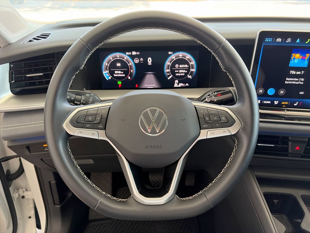 Certified 2025 Volkswagen Tiguan SE AWD/4WD image 16