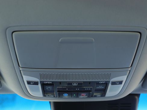 Used 2020 Acura RLX Sport Hybrid w/ Advance Pkg image 21