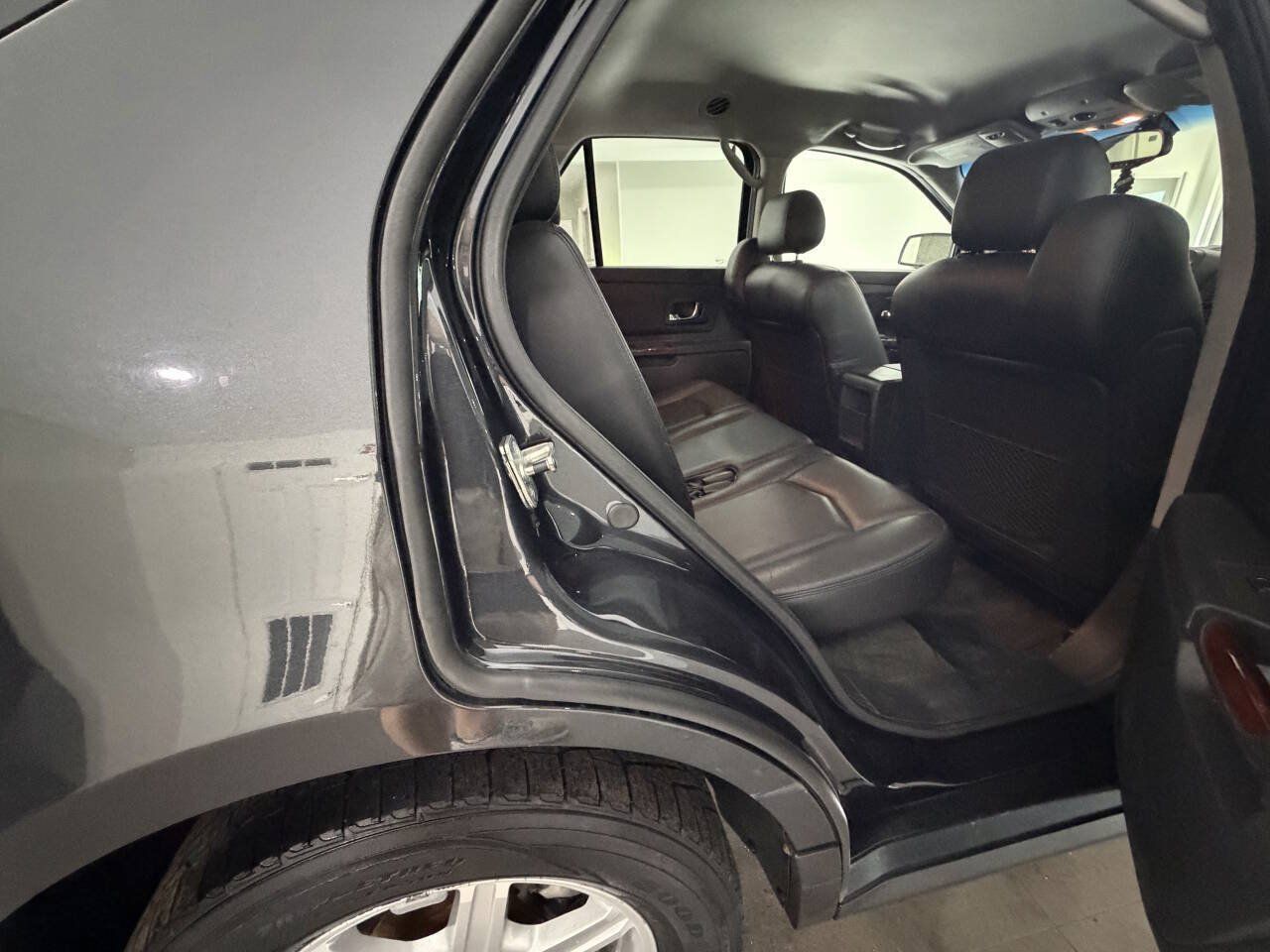Used 2005 Cadillac SRX w/ Preferred Equipment Group AWD/4WD image 18