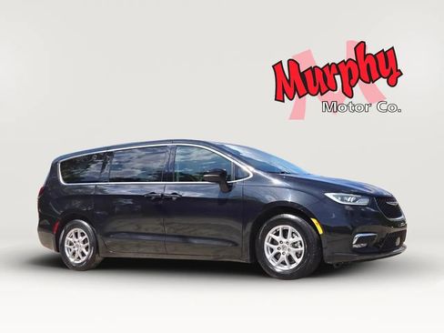 Used 2023 Chrysler Pacifica Touring-L FWD image 6